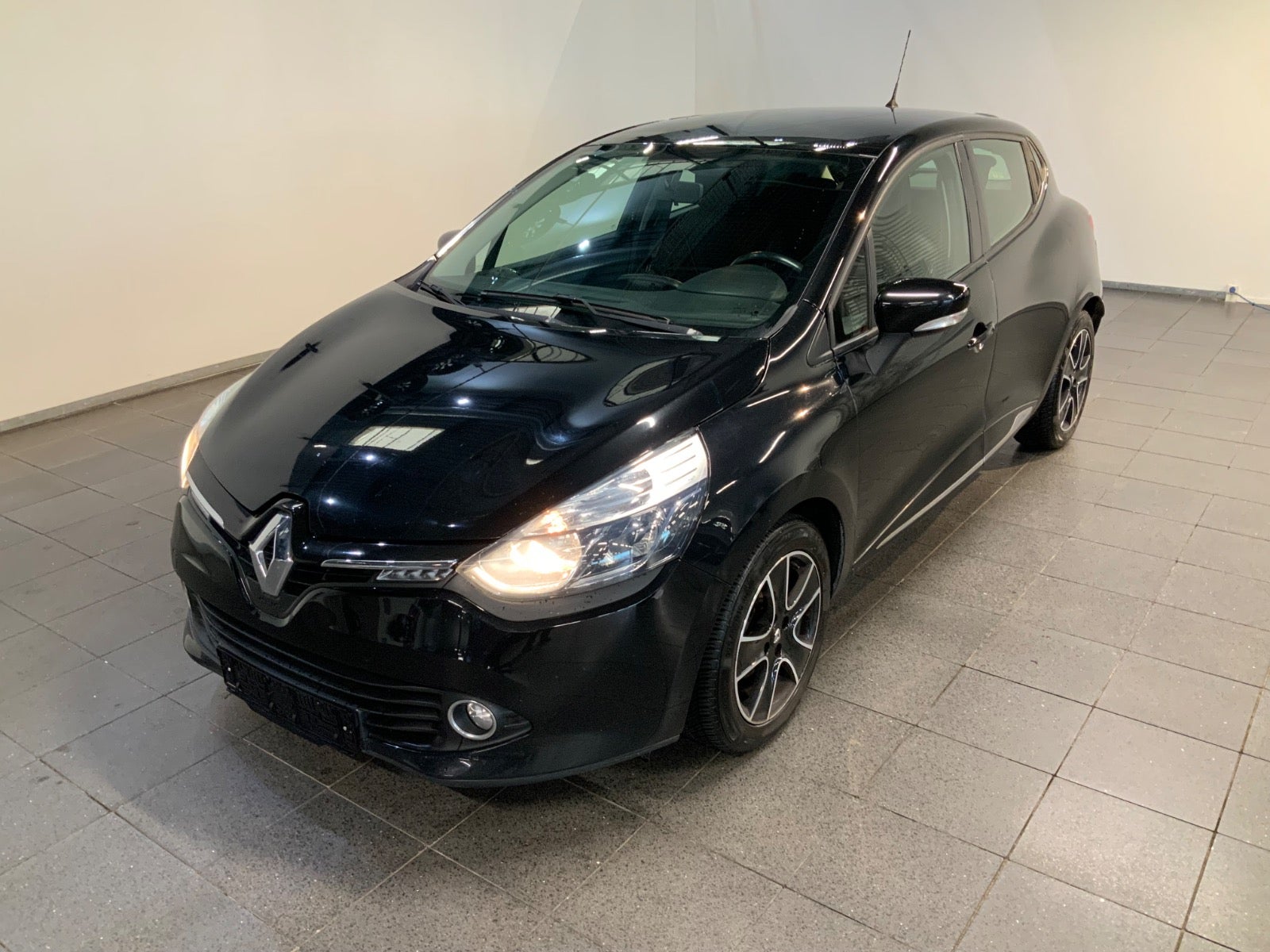 Renault Clio IV (1/8)