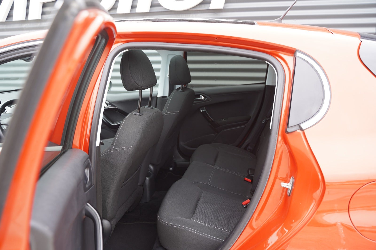 Billede af Peugeot 208 1,6 BlueHDi 100 Allure Sky