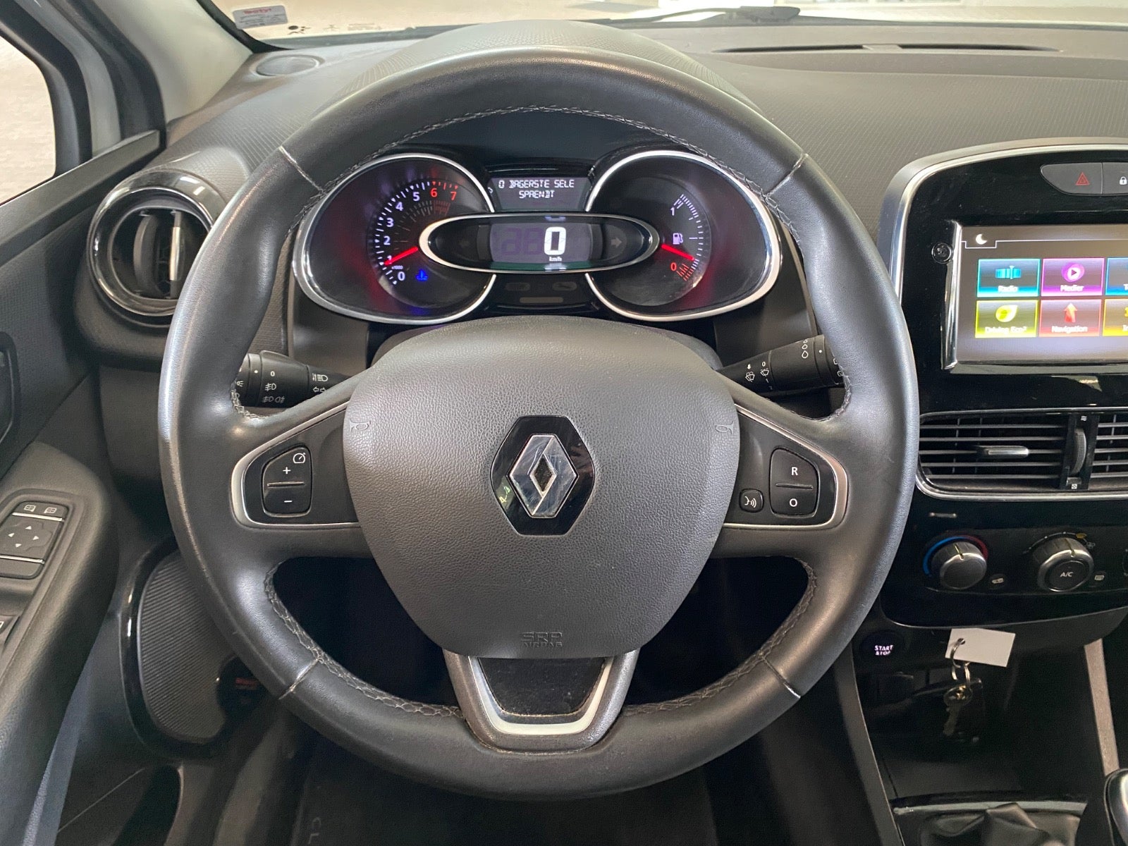 Renault Clio IV TCe 90 Zen Sport Tourer – 11