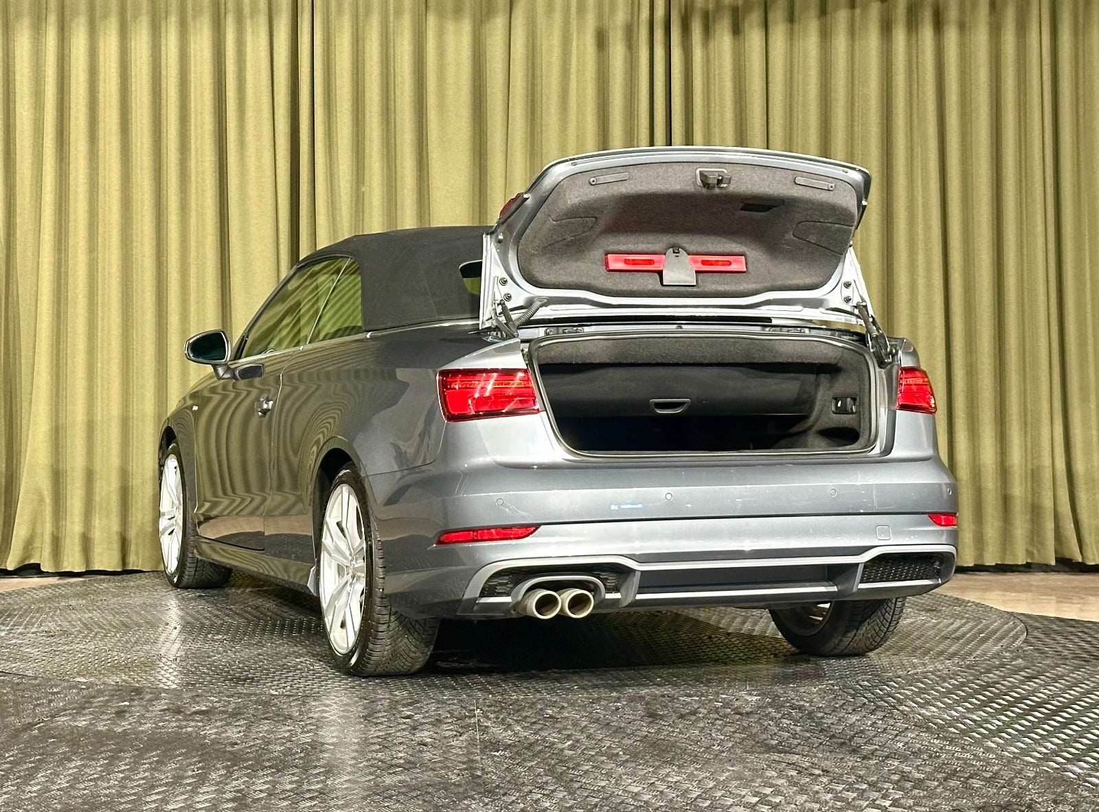 Billede af Audi A3 40 TFSi Limited plus Cabriolet quattro S-tr.