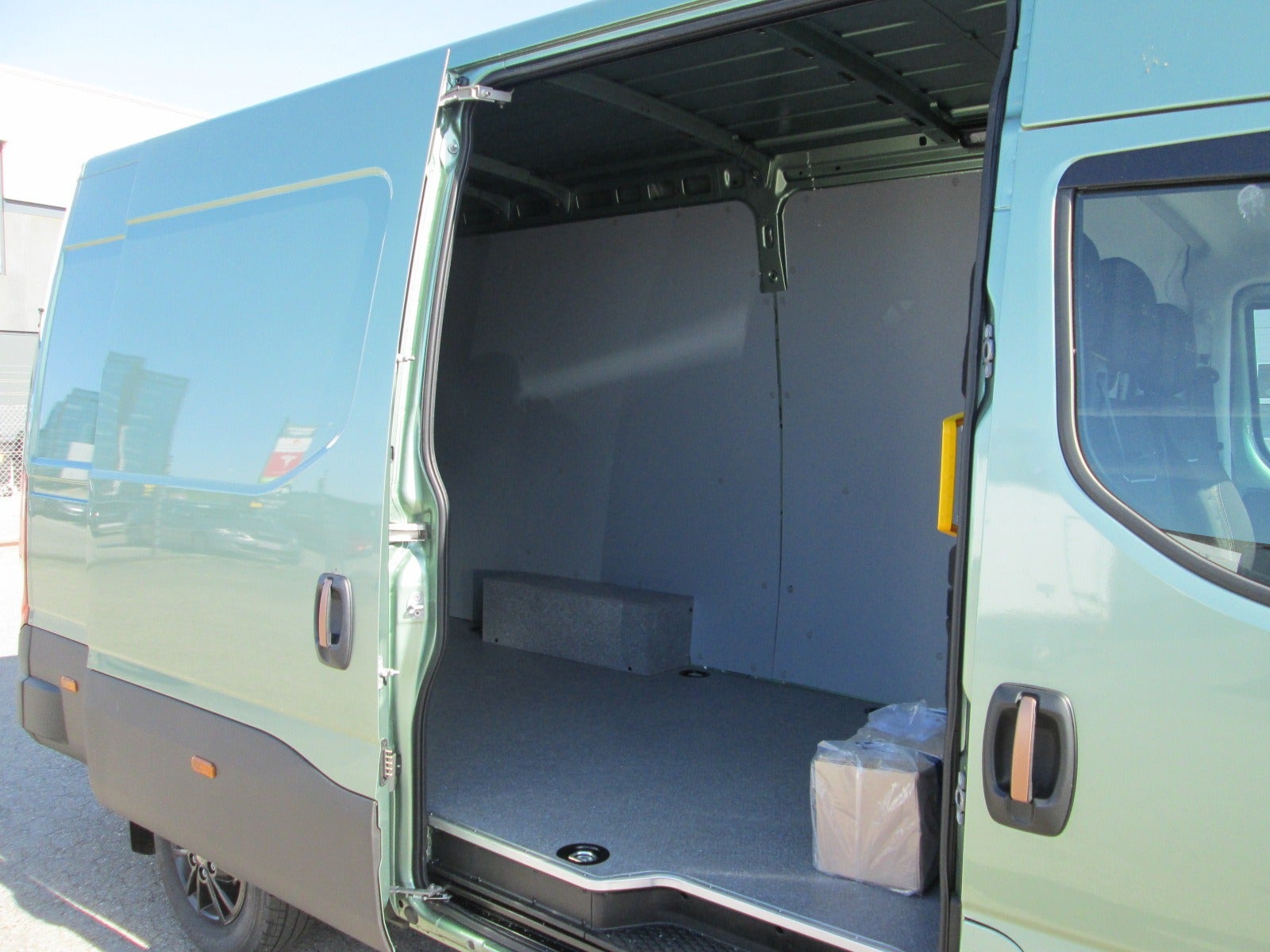 Billede af Iveco Daily 3,0 35S21 12m³ Van AG8