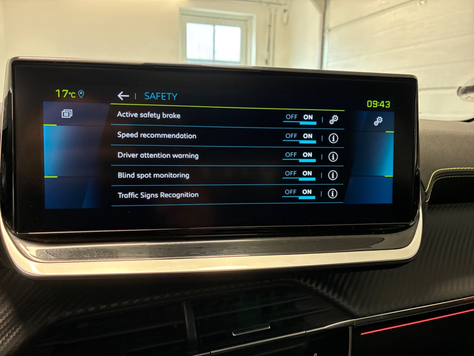 Billede af Peugeot e-2008 50 GT Sky