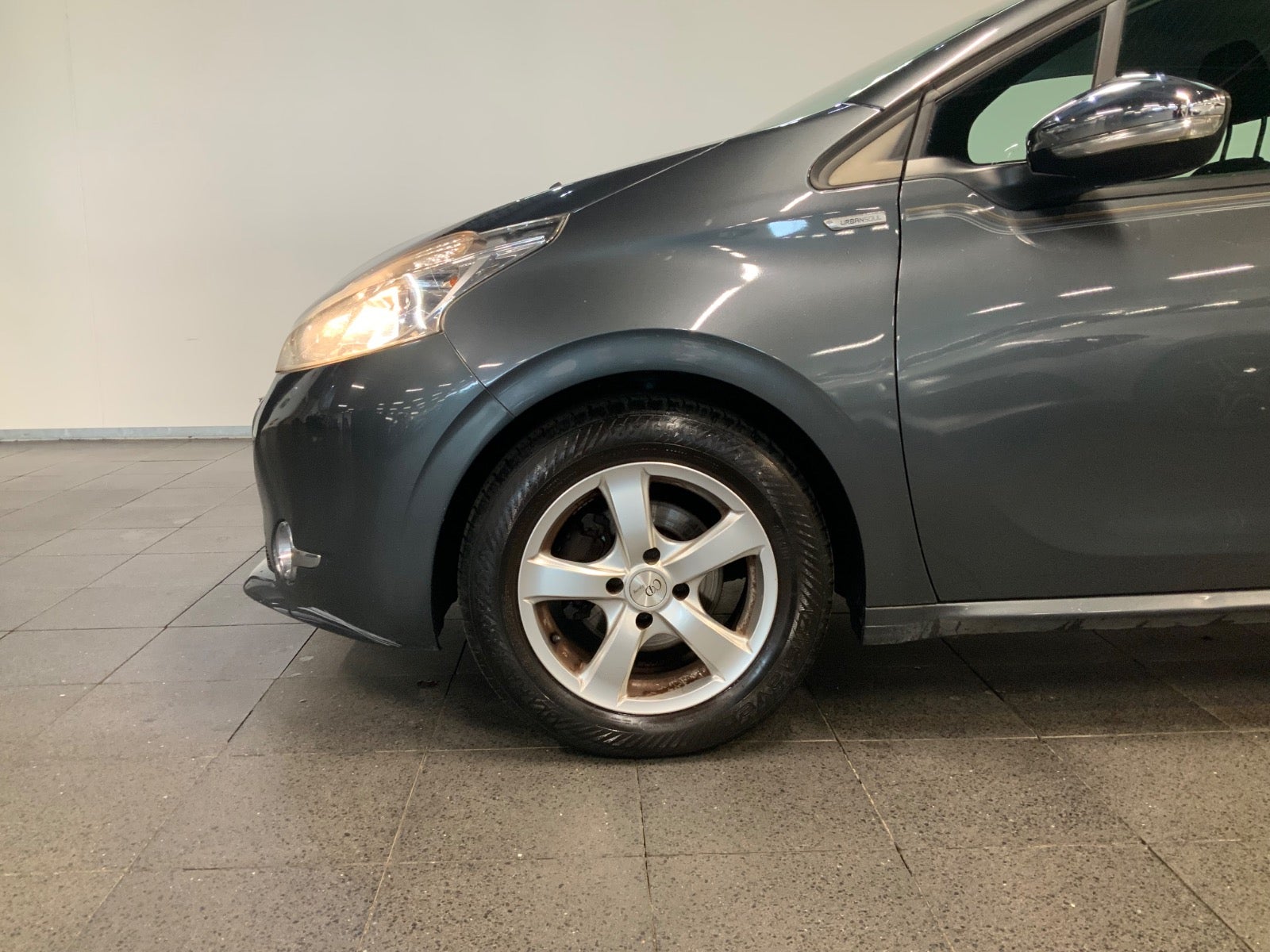 Peugeot 208 (3/8)