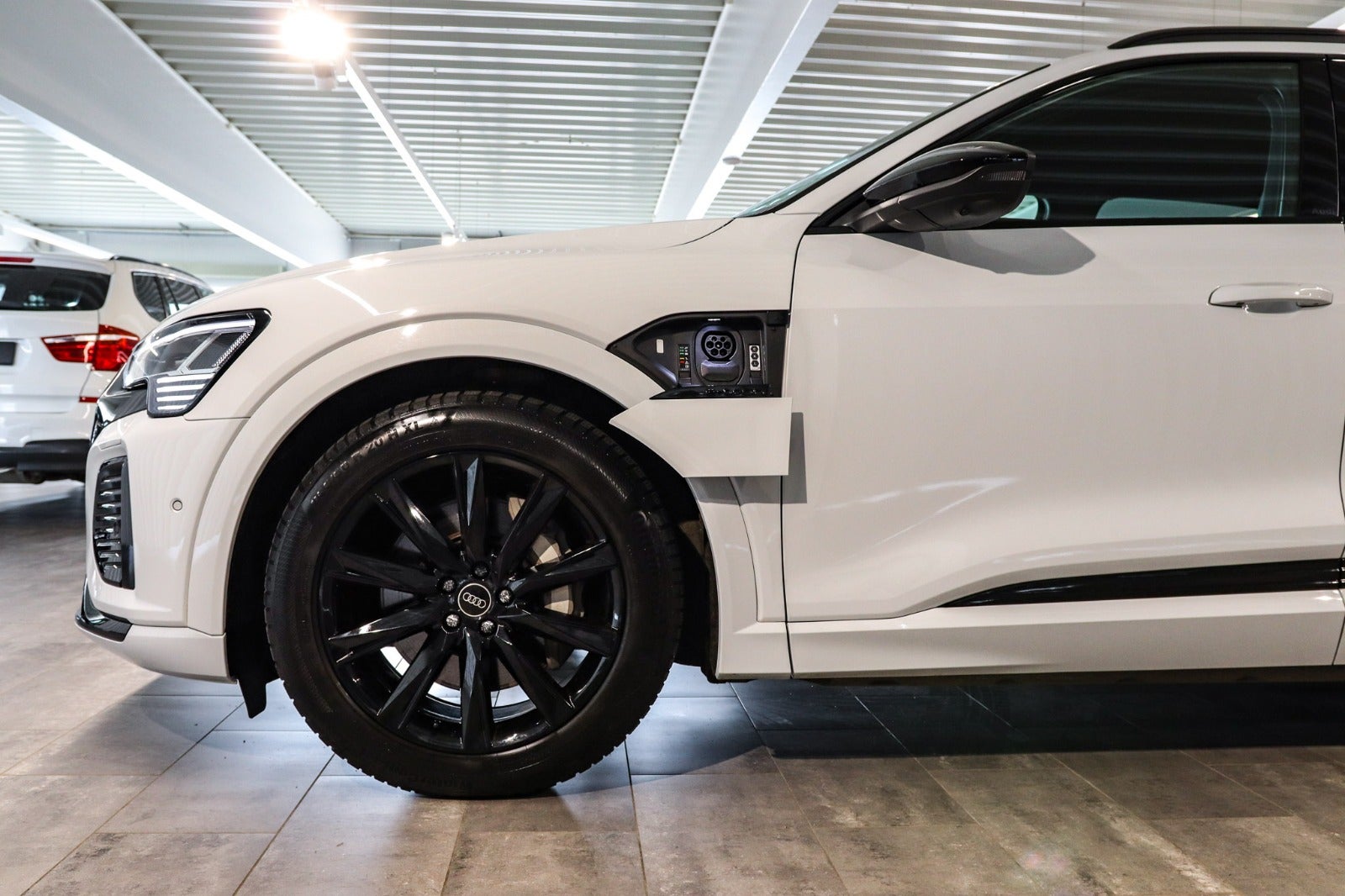 Billede af Audi Q8 e-tron 55 S-line quattro