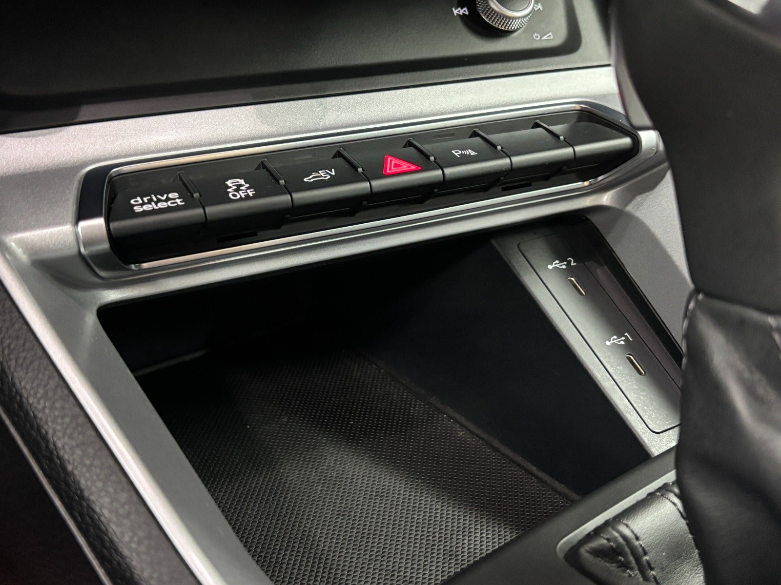 Billede af Audi Q3 45 TFSi e Attitude plus S-tr.