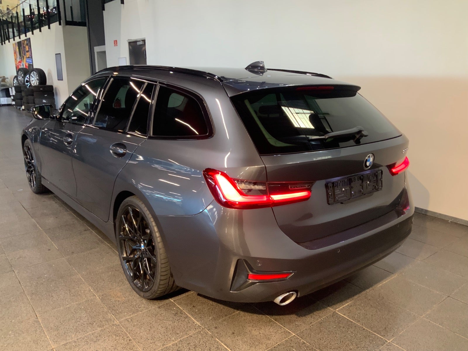 BMW 330e (4/8)