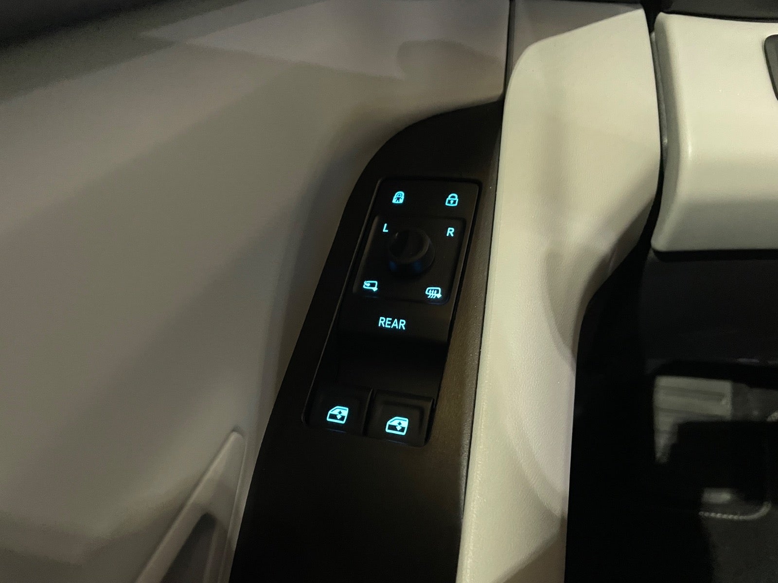 Ford Explorer Select Extended Range