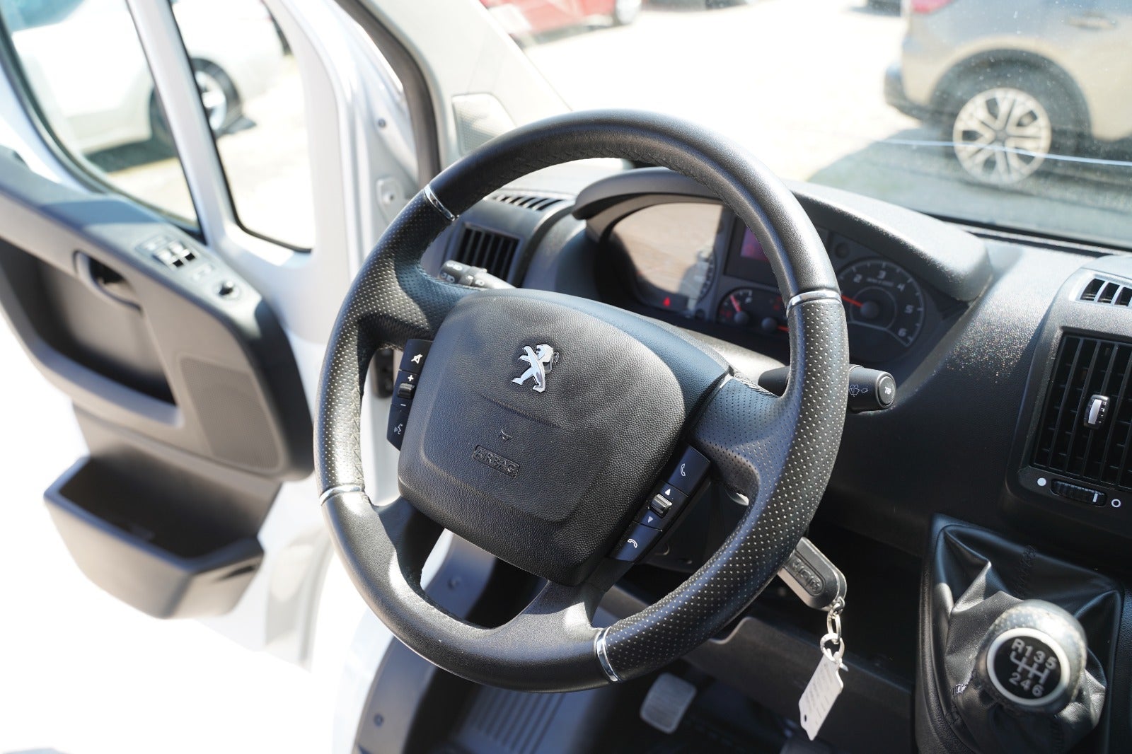 Billede af Peugeot Boxer 333 2,2 BlueHDi 140 L3H2 Premium