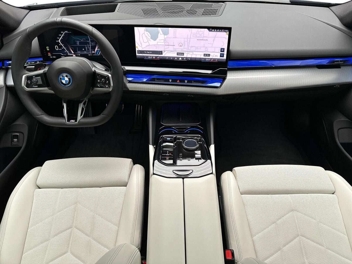 BMW i5 eDrive40 Touring Fully Charged M-Sport billede 14