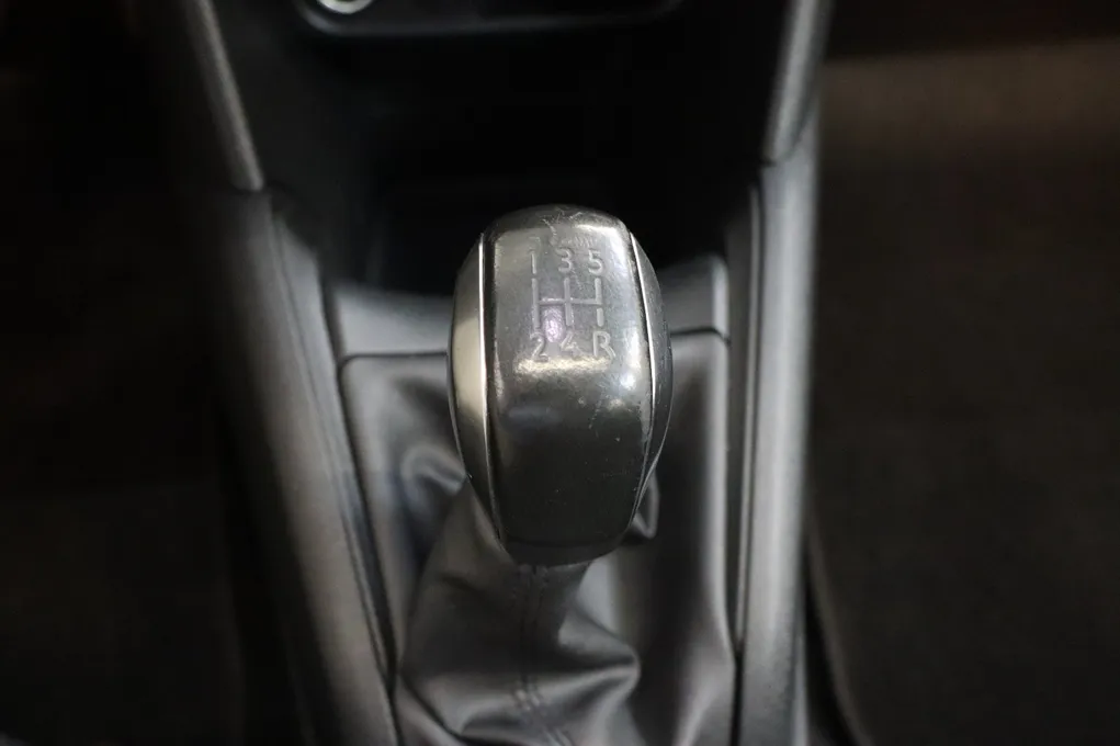 Peugeot 208 VTi Allure Sky