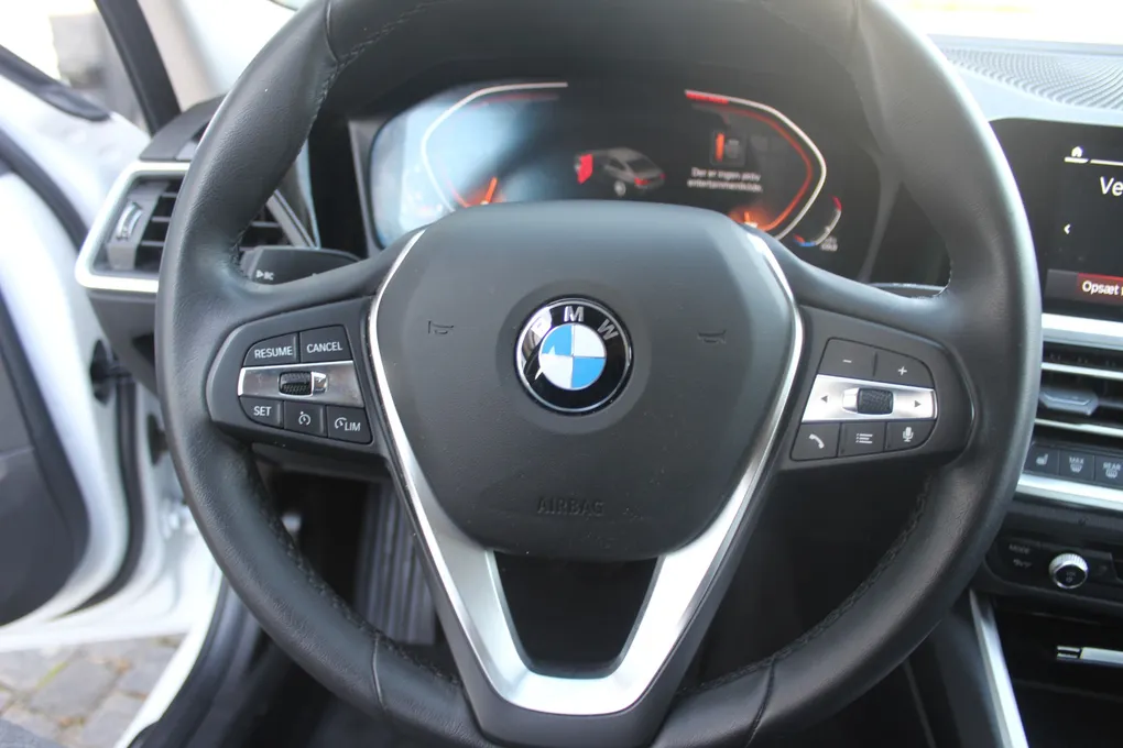 BMW 320i Sport Line aut.