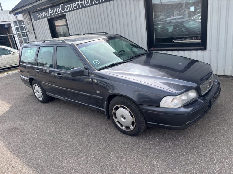 Volvo V70 