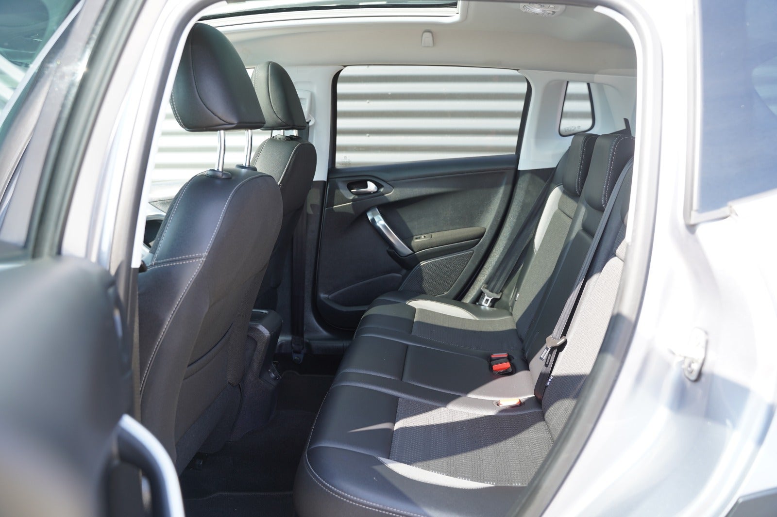 Billede af Peugeot 2008 1,5 BlueHDi 100 Allure Sky