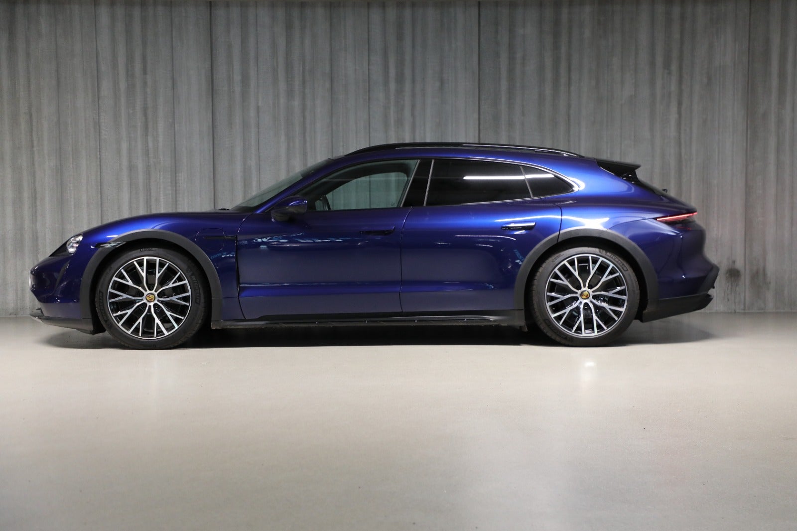 Porsche Taycan 4 Performance+ Cross Turismo