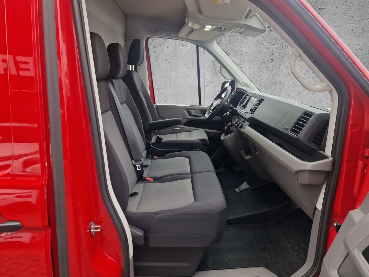 Billede af VW Crafter 35 2,0 TDi 177 Kassevogn L3H3 aut.