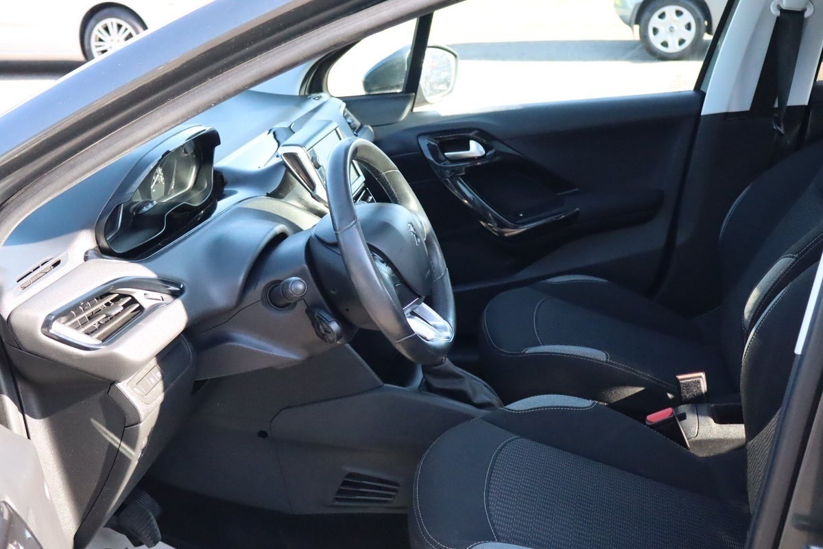 Billede af Peugeot 208 1,6 BlueHDi 100 Allure Sky