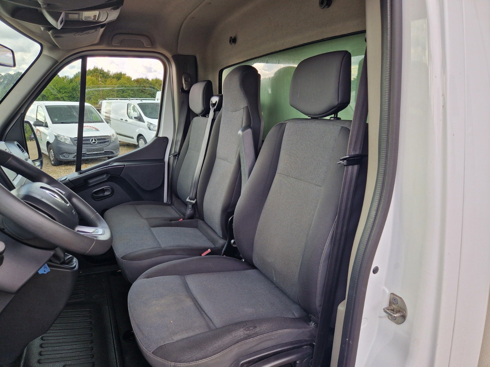 Billede af Renault Master IV T35 2,3 dCi 180 L2 Alukasse m/lift
