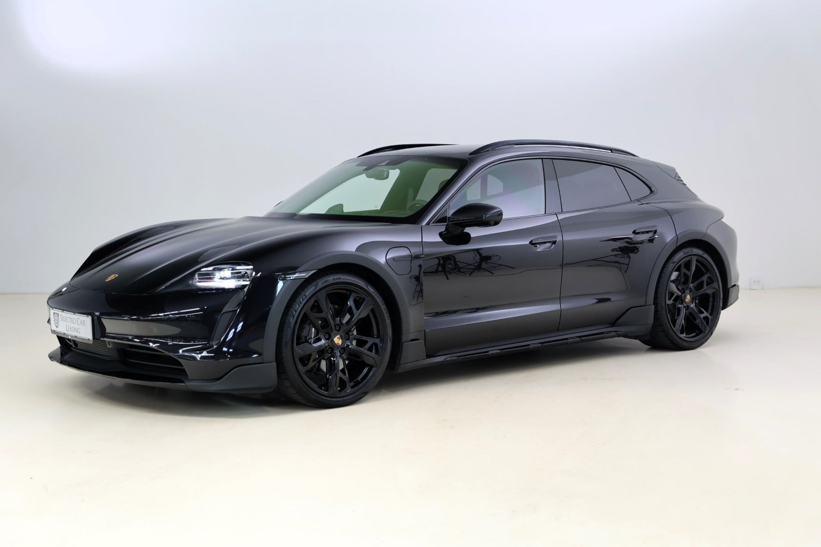 Porsche Taycan 4 Performance+ Cross Turismo