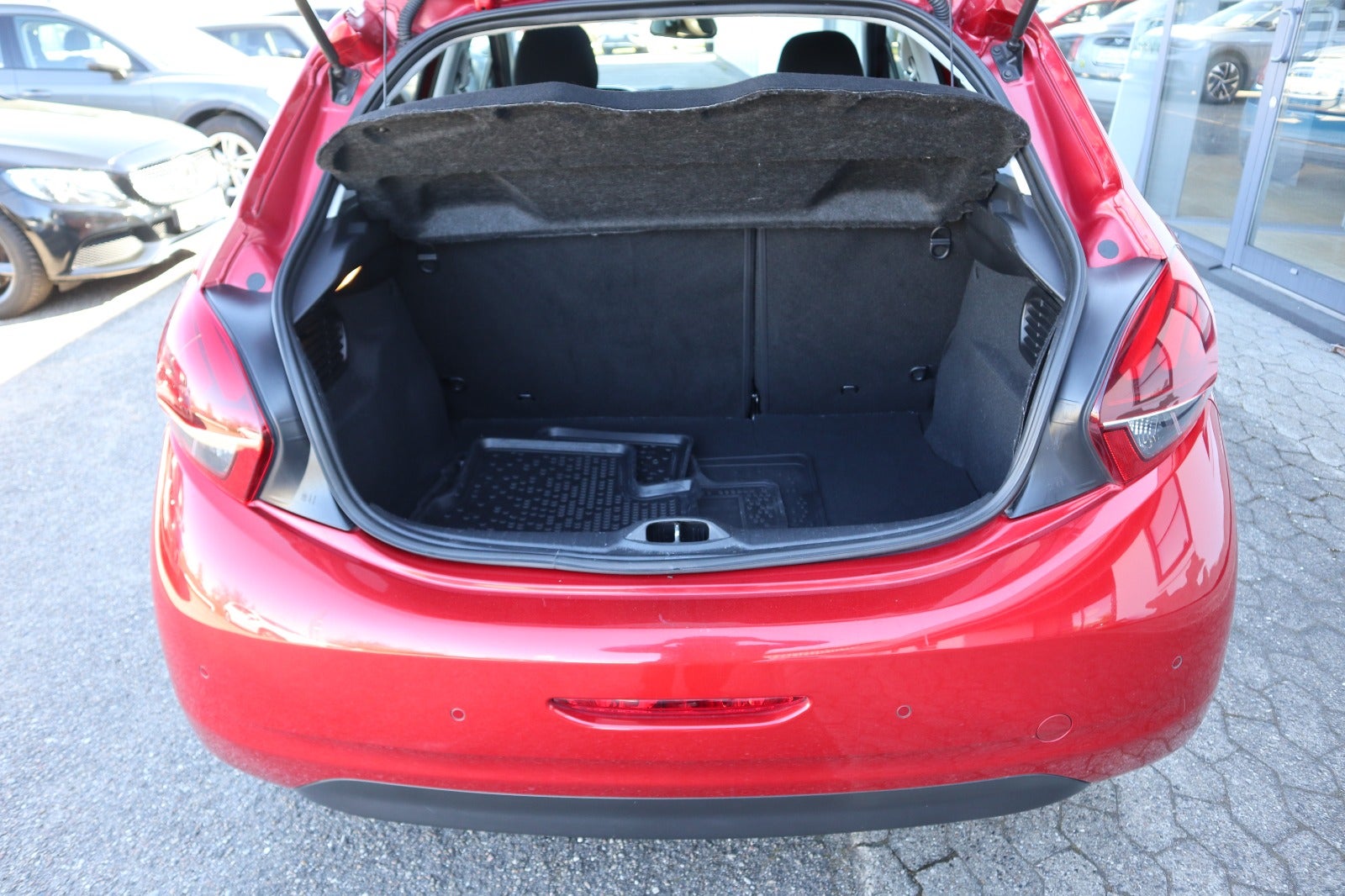 Billede af Peugeot 208 1,5 BlueHDi 100 Allure Sky