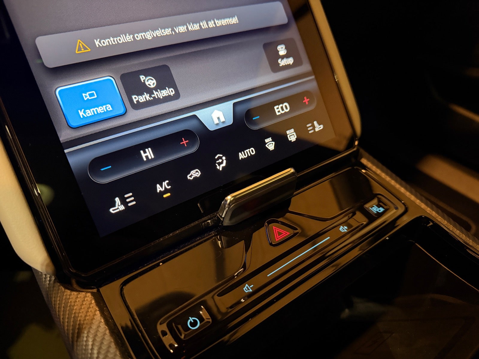 Ford Explorer Premium Extended Range