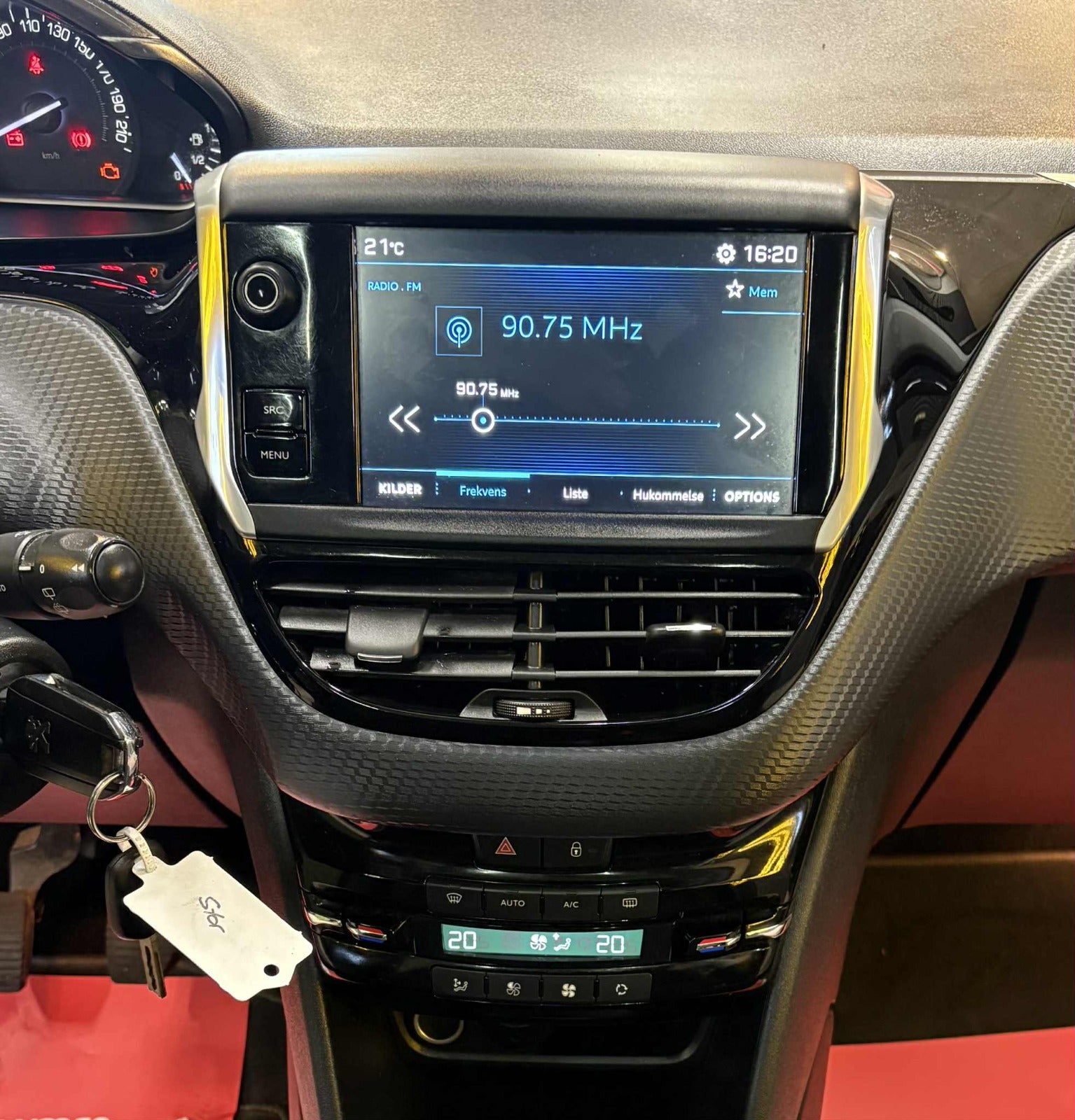 Billede af Peugeot 208 1,6 BlueHDi 100 Allure Sky