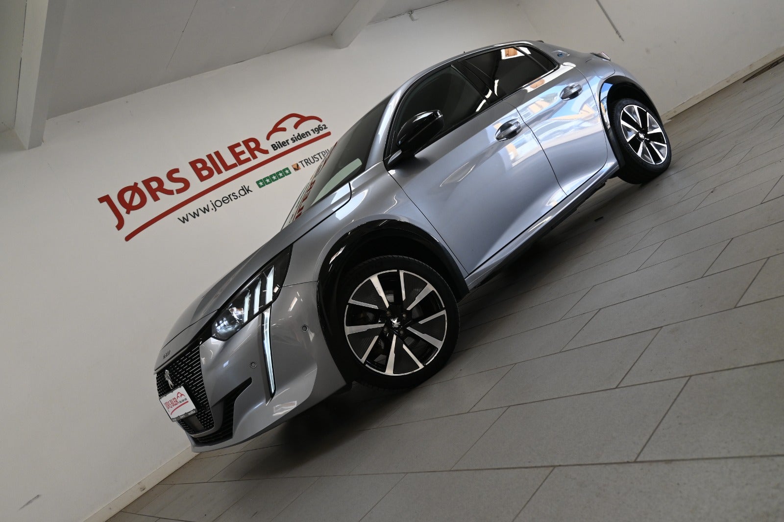 Peugeot e-208 GT