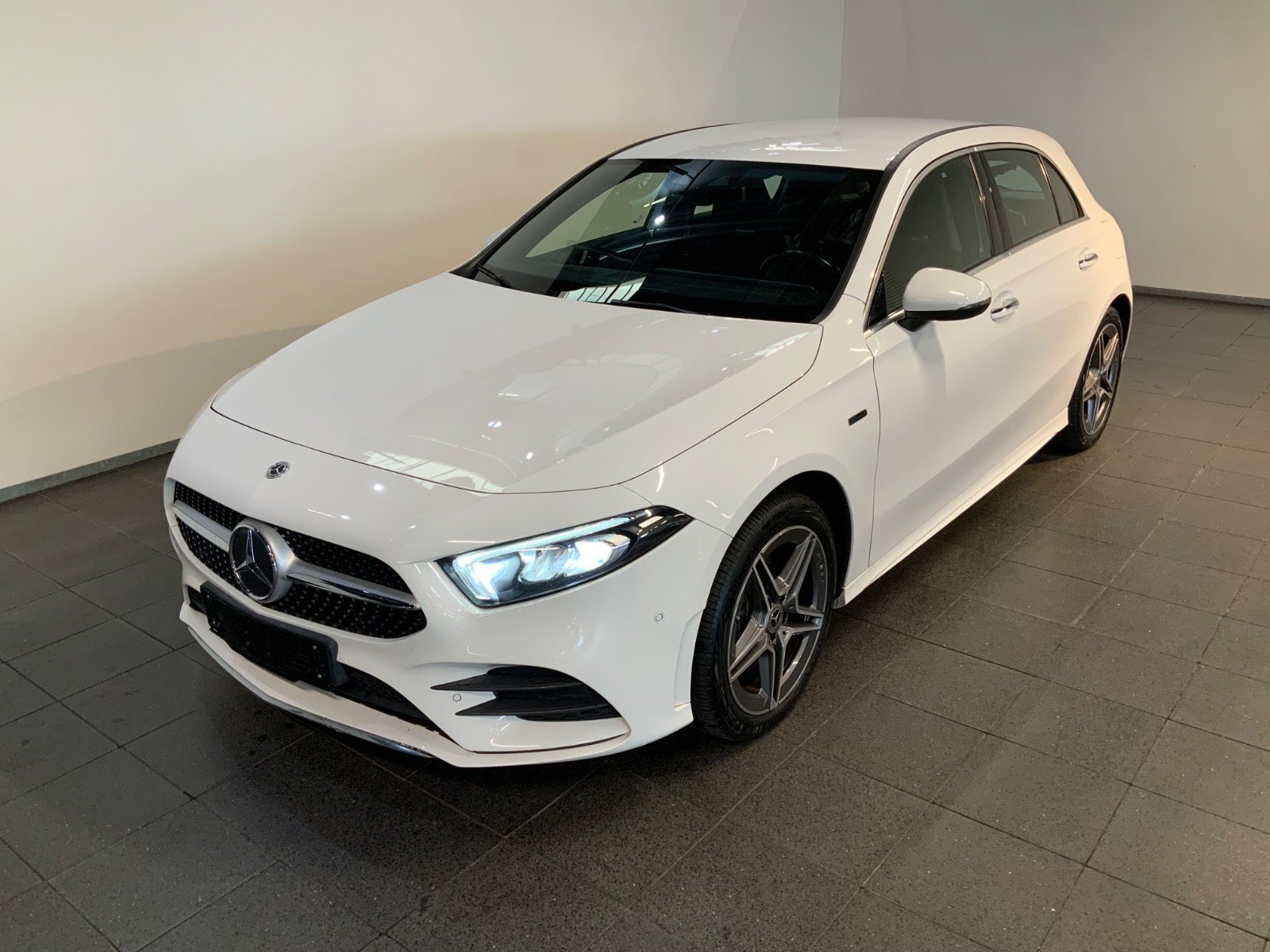 Mercedes-Benz A 250 e