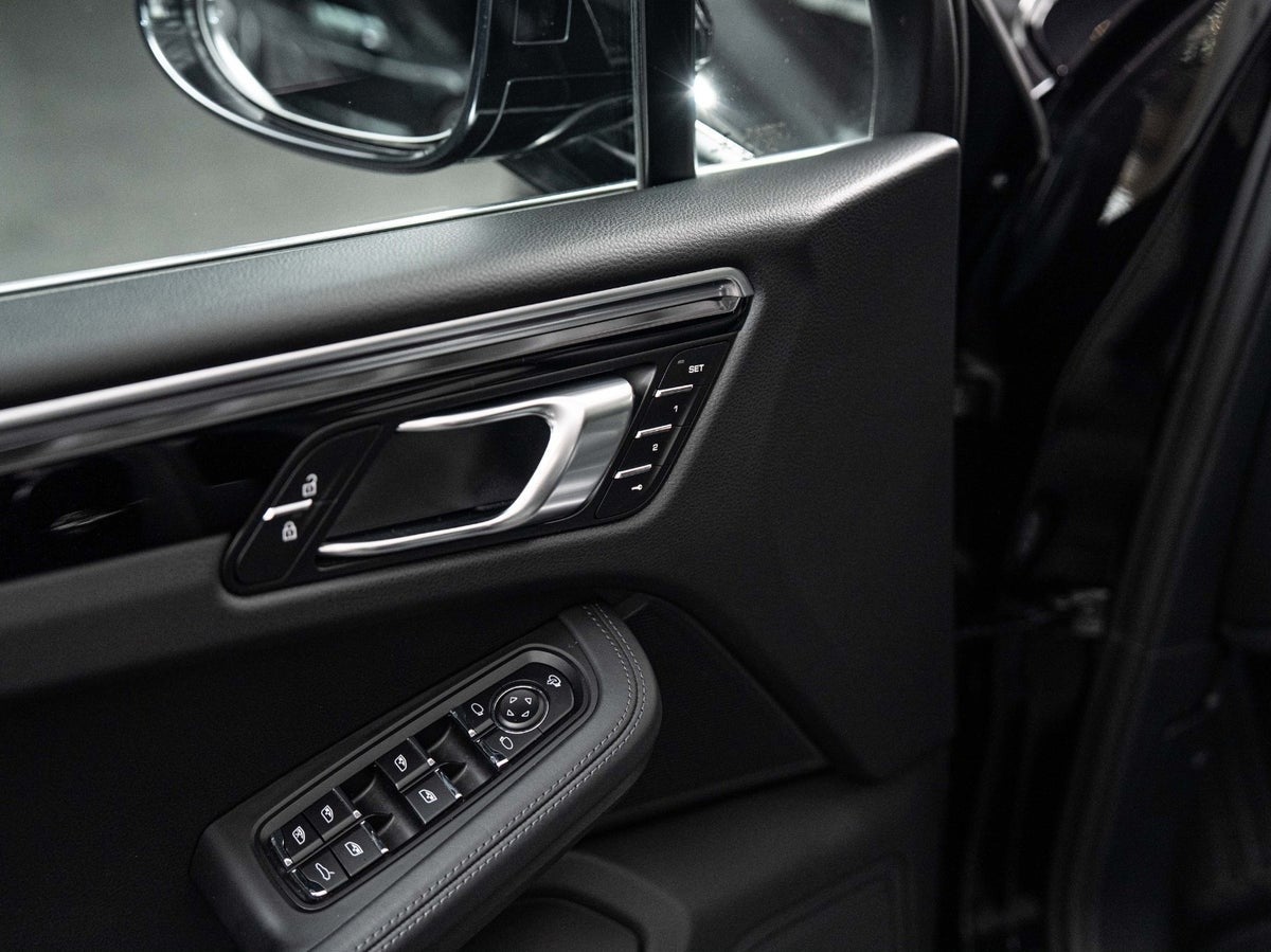 Gallery image 16 of 17