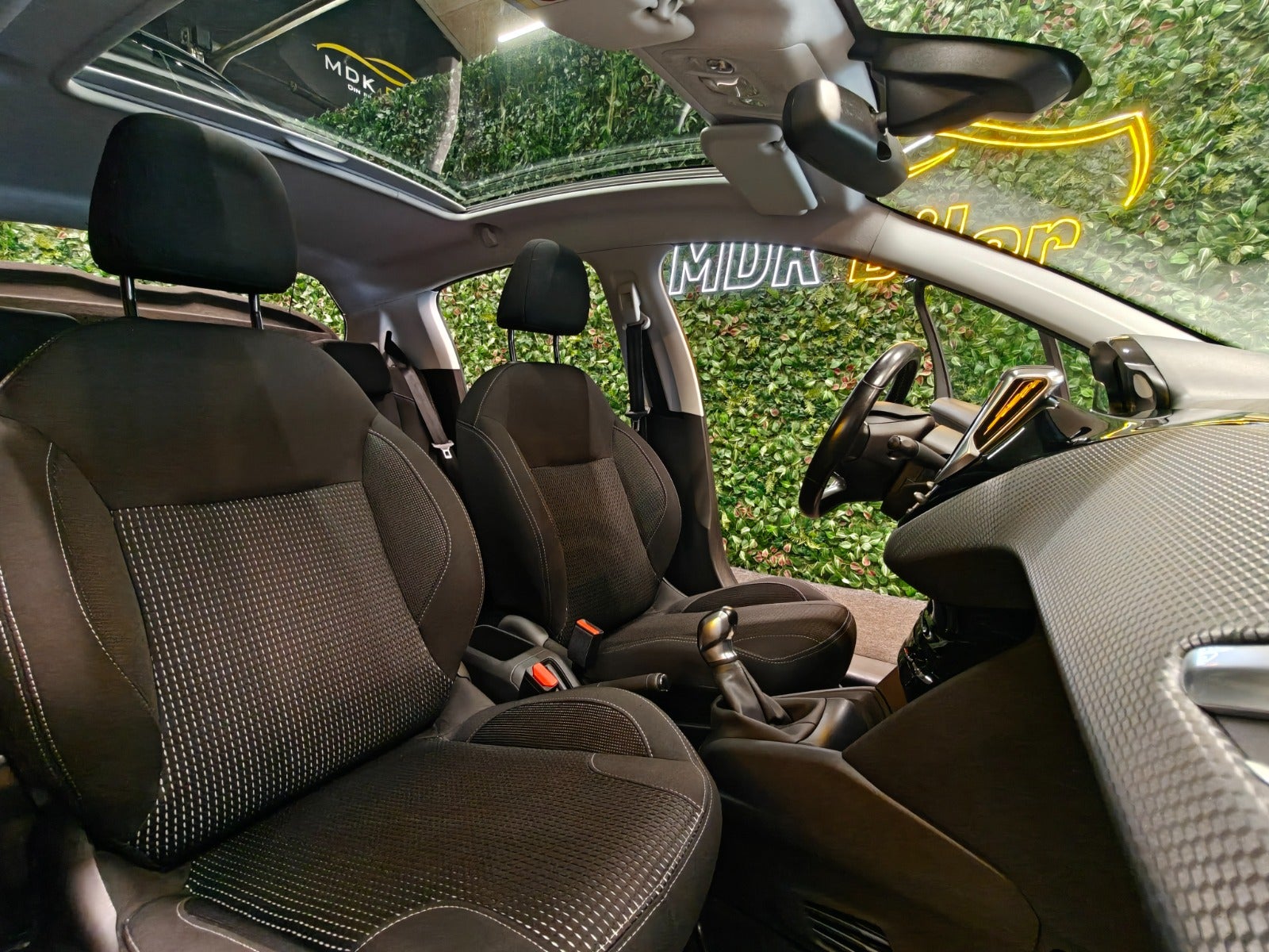 Billede af Peugeot 208 1,6 BlueHDi 100 Allure Sky