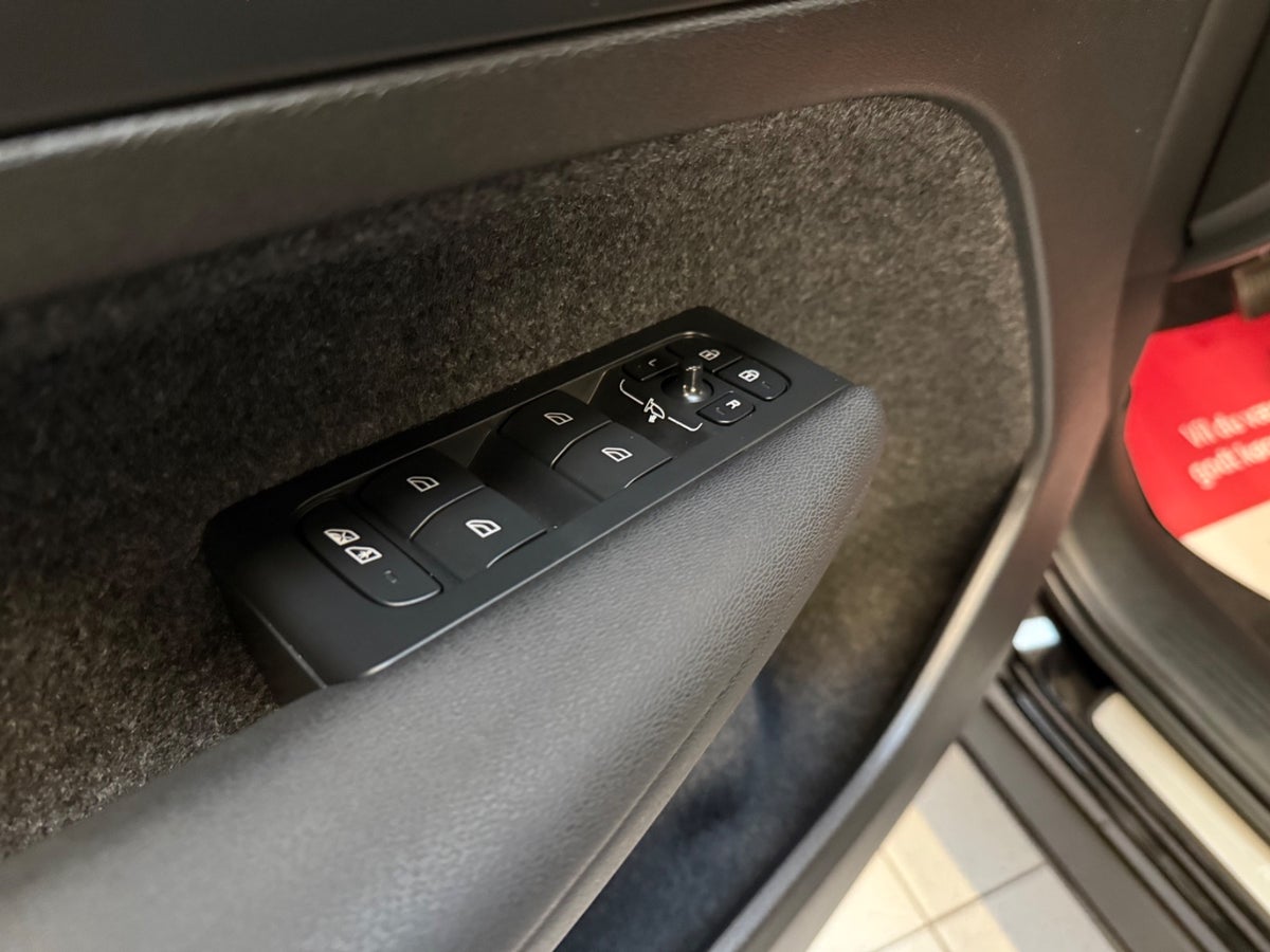 Volvo XC40 P6 ReCharge Core