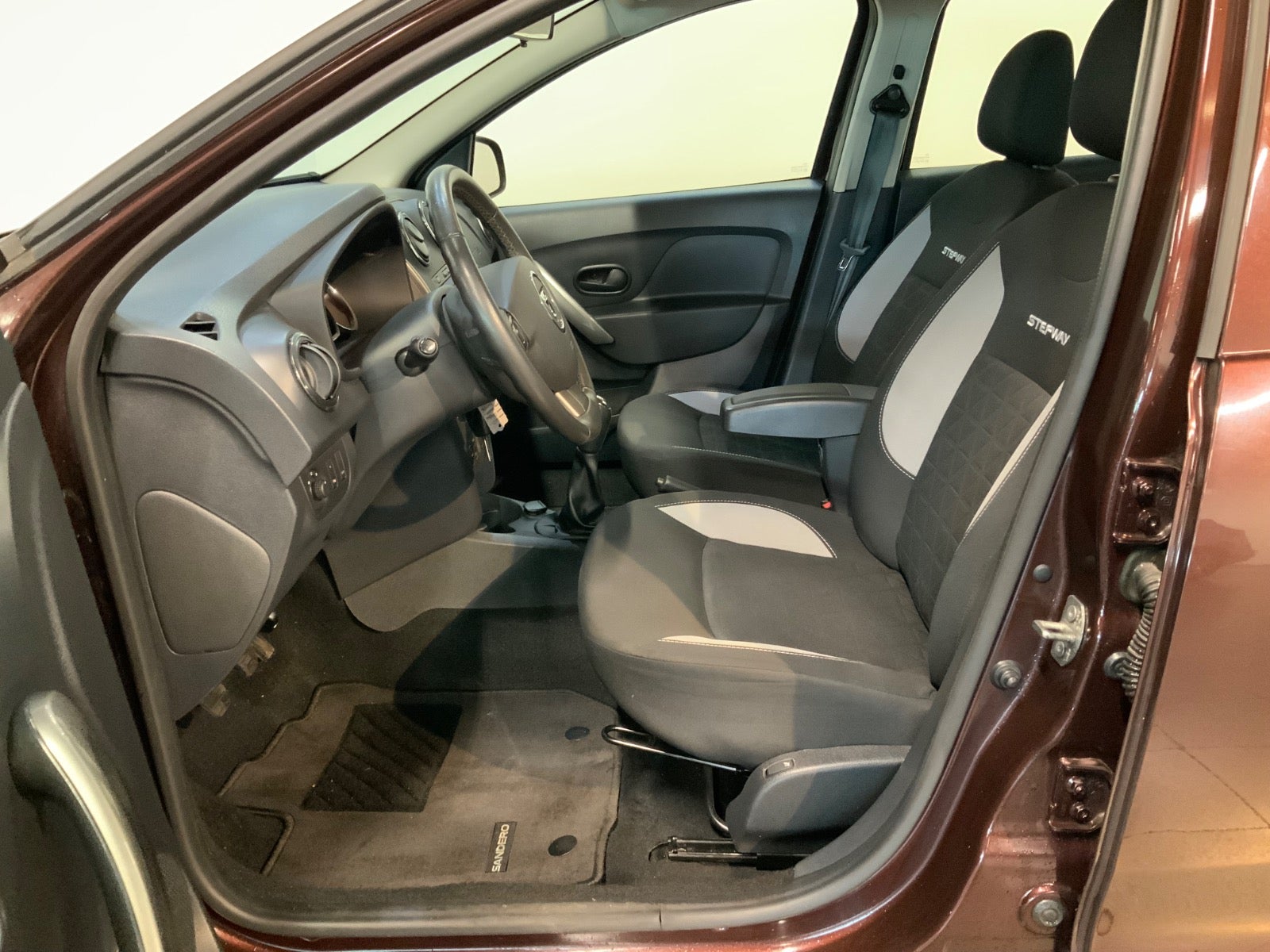 Dacia Sandero Stepway (6/8)