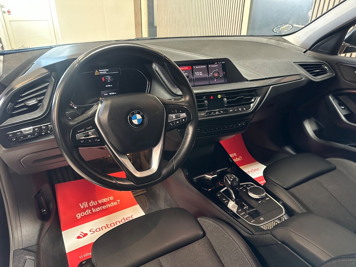 BMW 118i Sport Line aut. BMW 118i Sport Line aut.