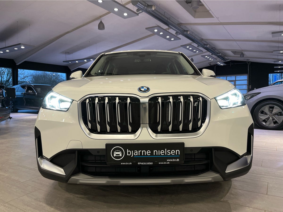 BMW iX1 xDrive30 billede 17