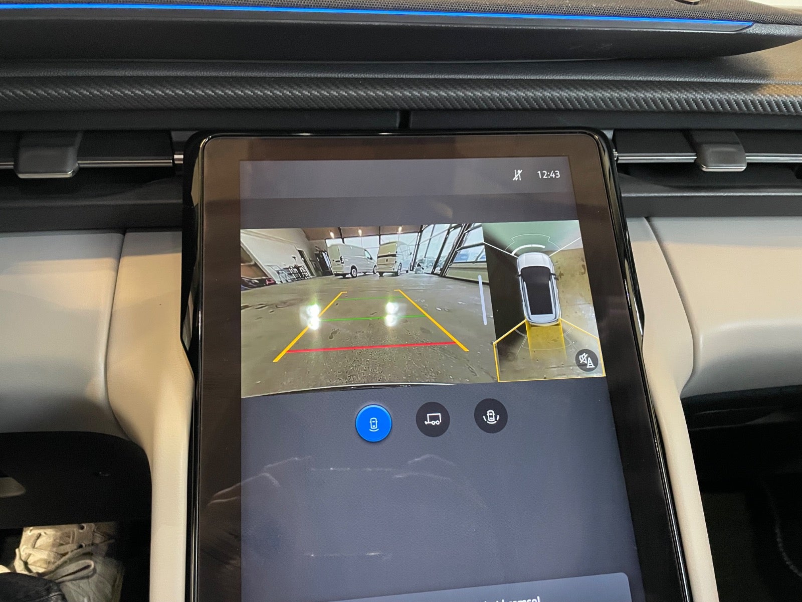 Ford Explorer Premium Extended Range