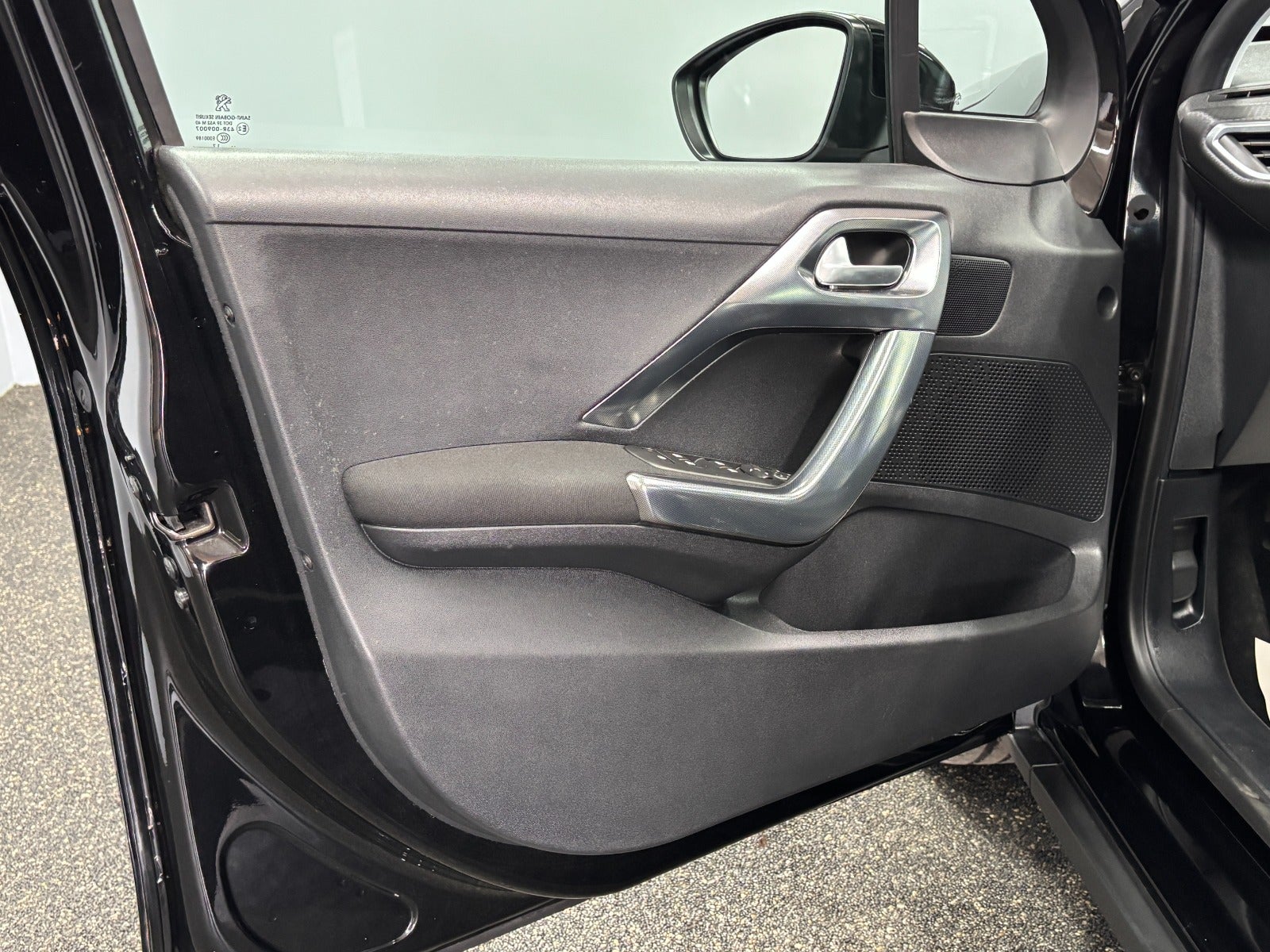 Billede af Peugeot 2008 1,2 e-THP 110 Allure Sky
