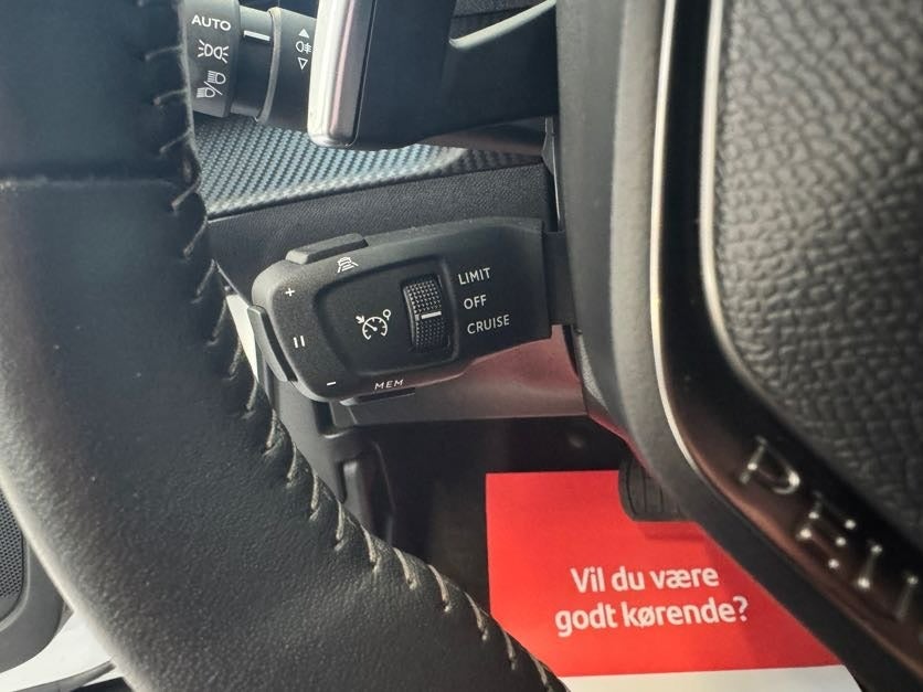 Peugeot 2008 PureTech 130 Vision Sport EAT8 Peugeot 2008 PureTech 130 Vision Sport EAT8