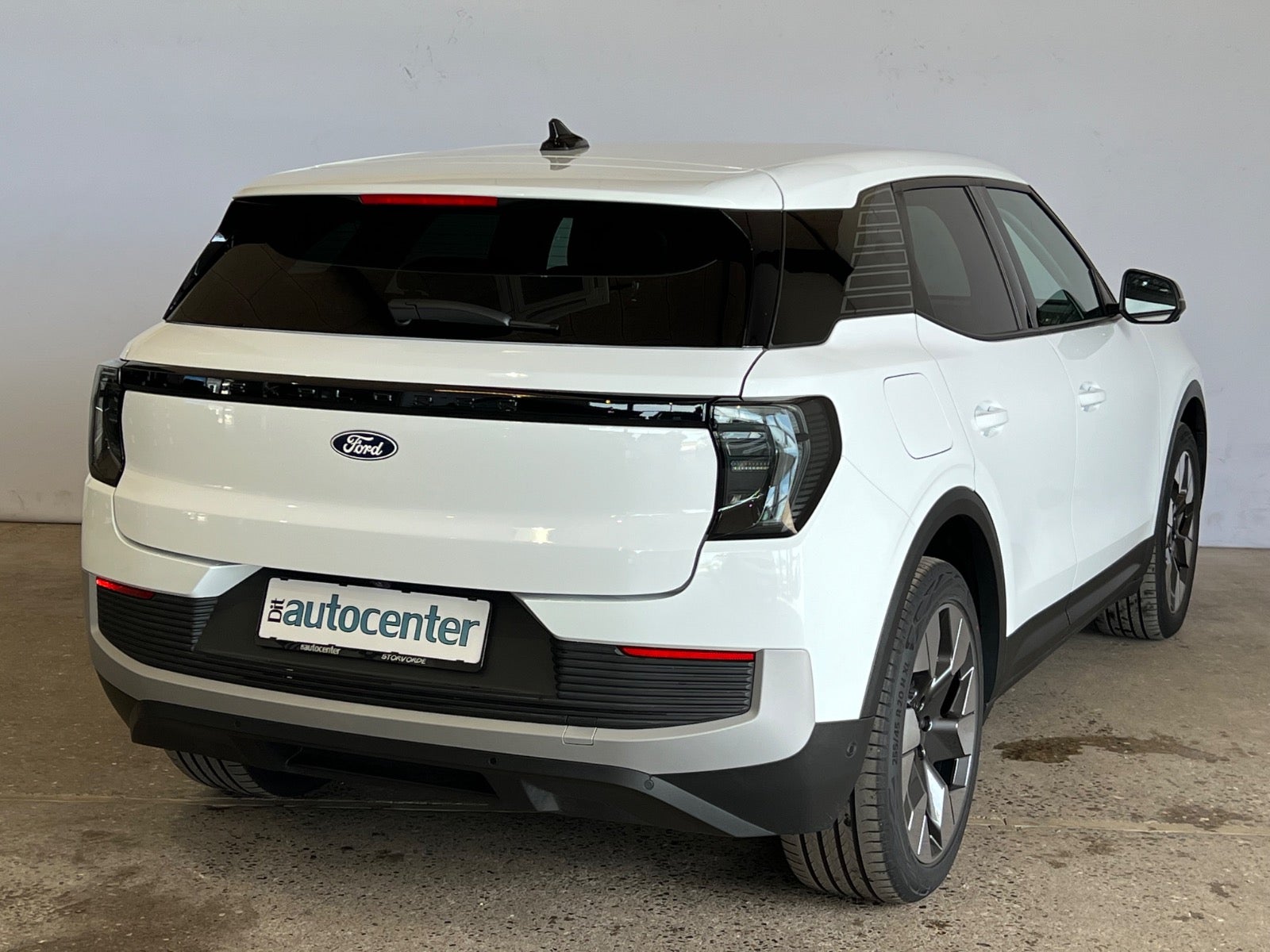 Ford Explorer Premium Extended Range AWD