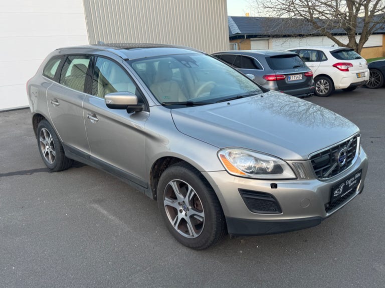 Volvo XC60 D5 205 Momentum aut. AWD