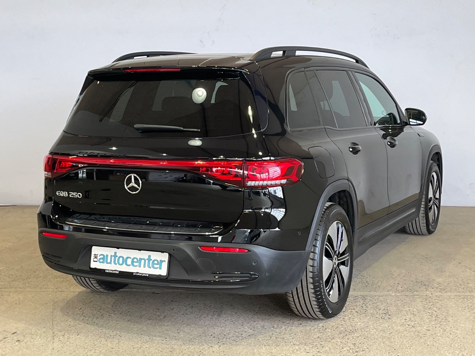Mercedes EQB250 Electric Art
