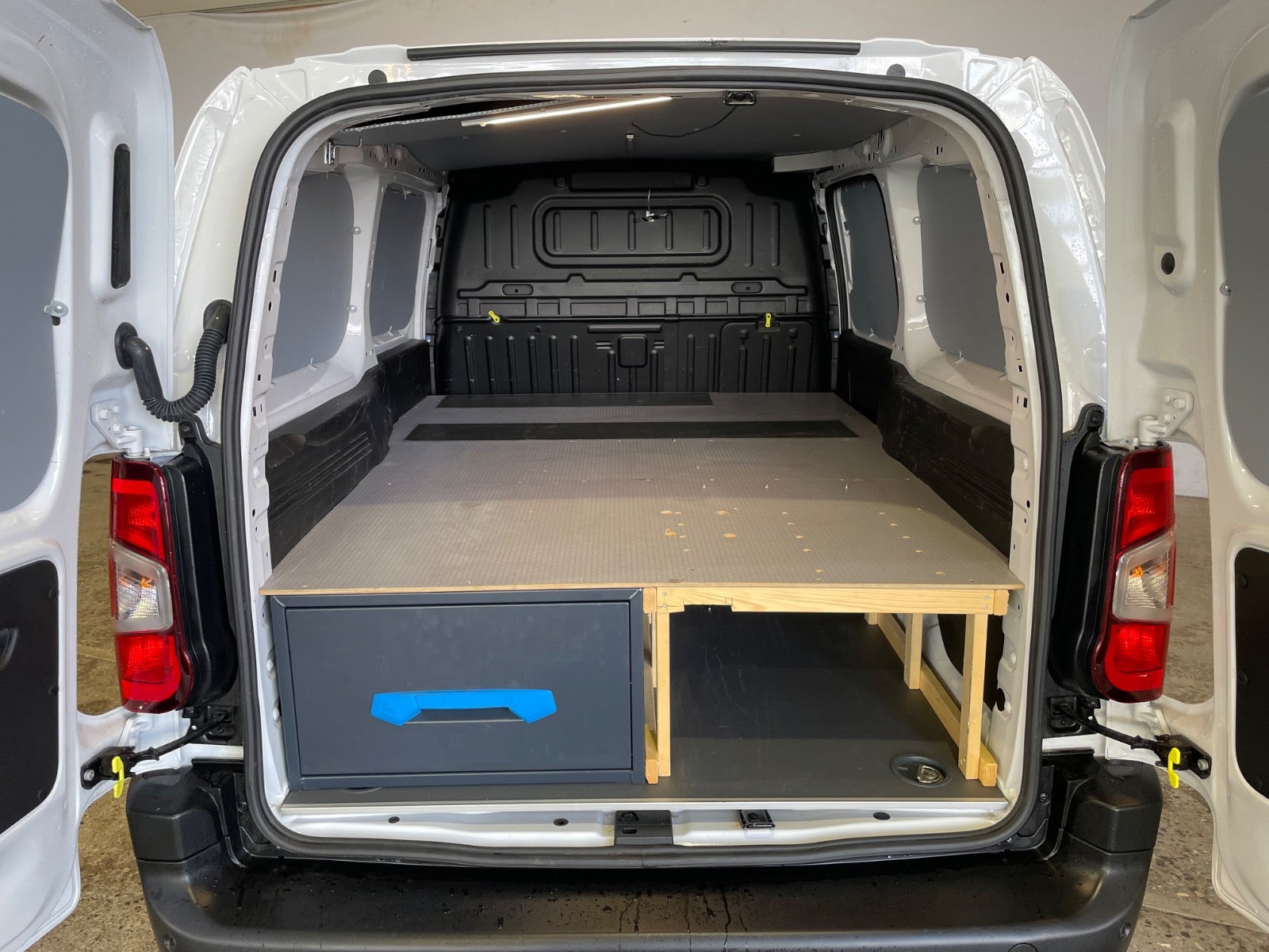 Peugeot Partner BlueHDi 100 L2V2 Plus Van