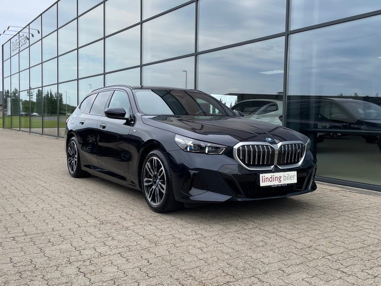 BMW i5 eDrive40 Touring Fully Charged