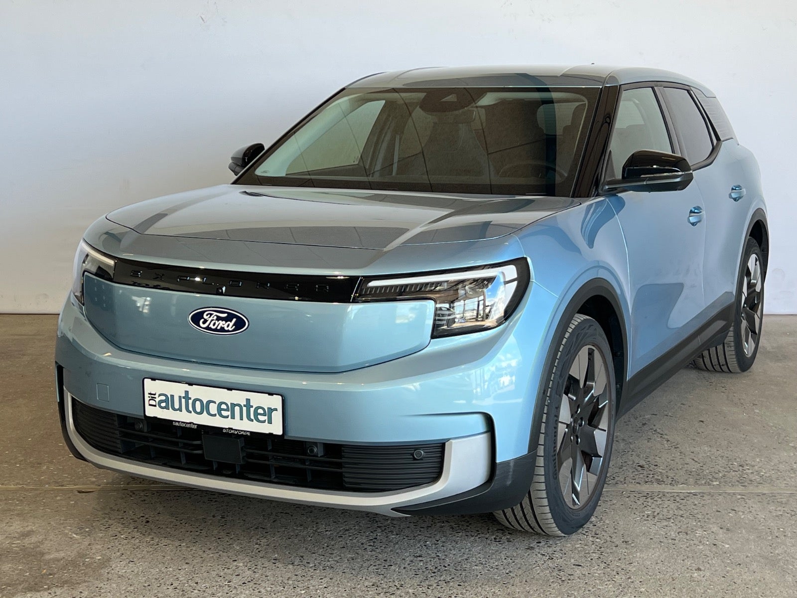 Ford Explorer Premium Extended Range