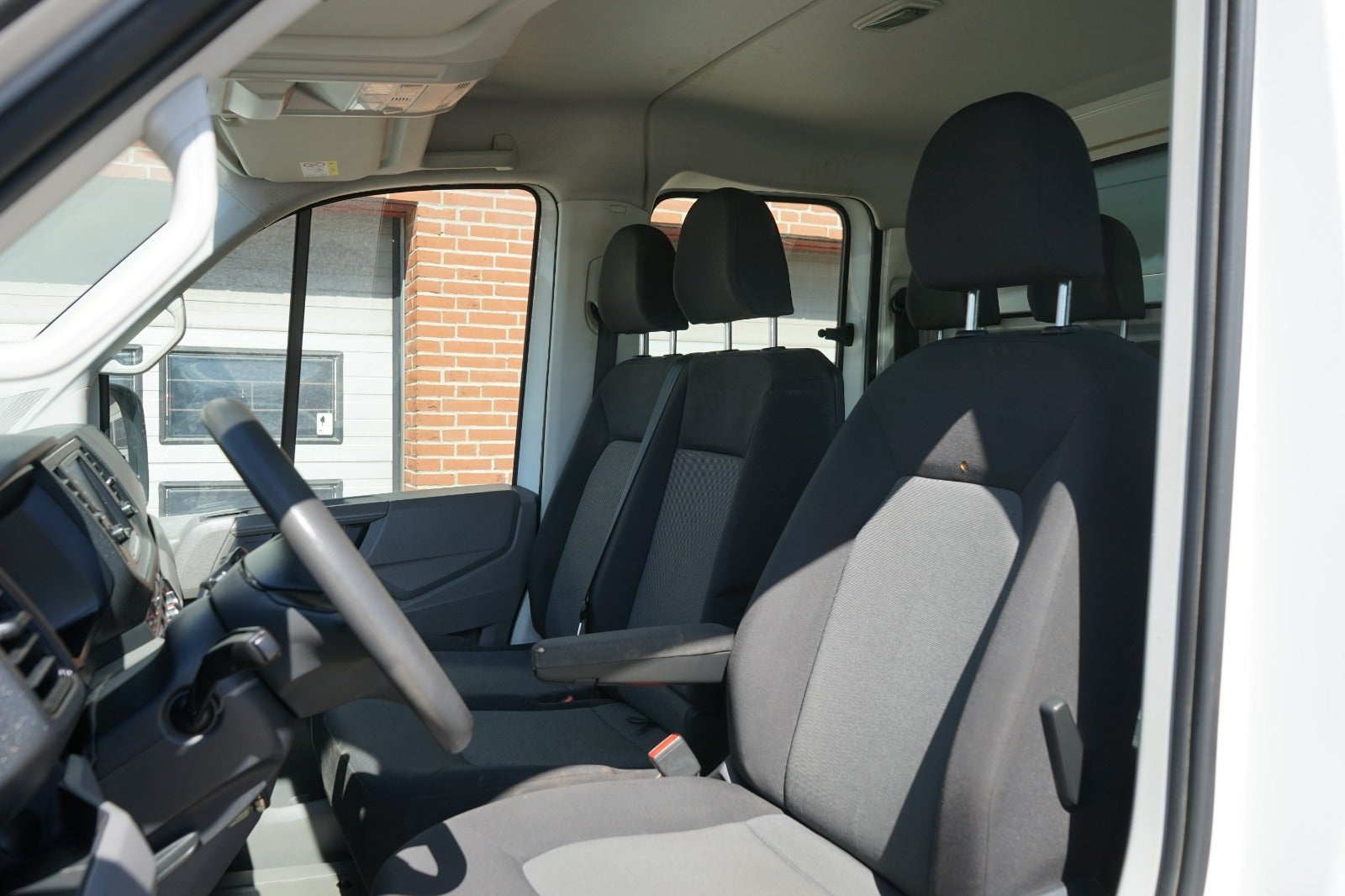 Billede af VW Crafter 35 2,0 TDi 177 Mandskabsvogn m/lad L4