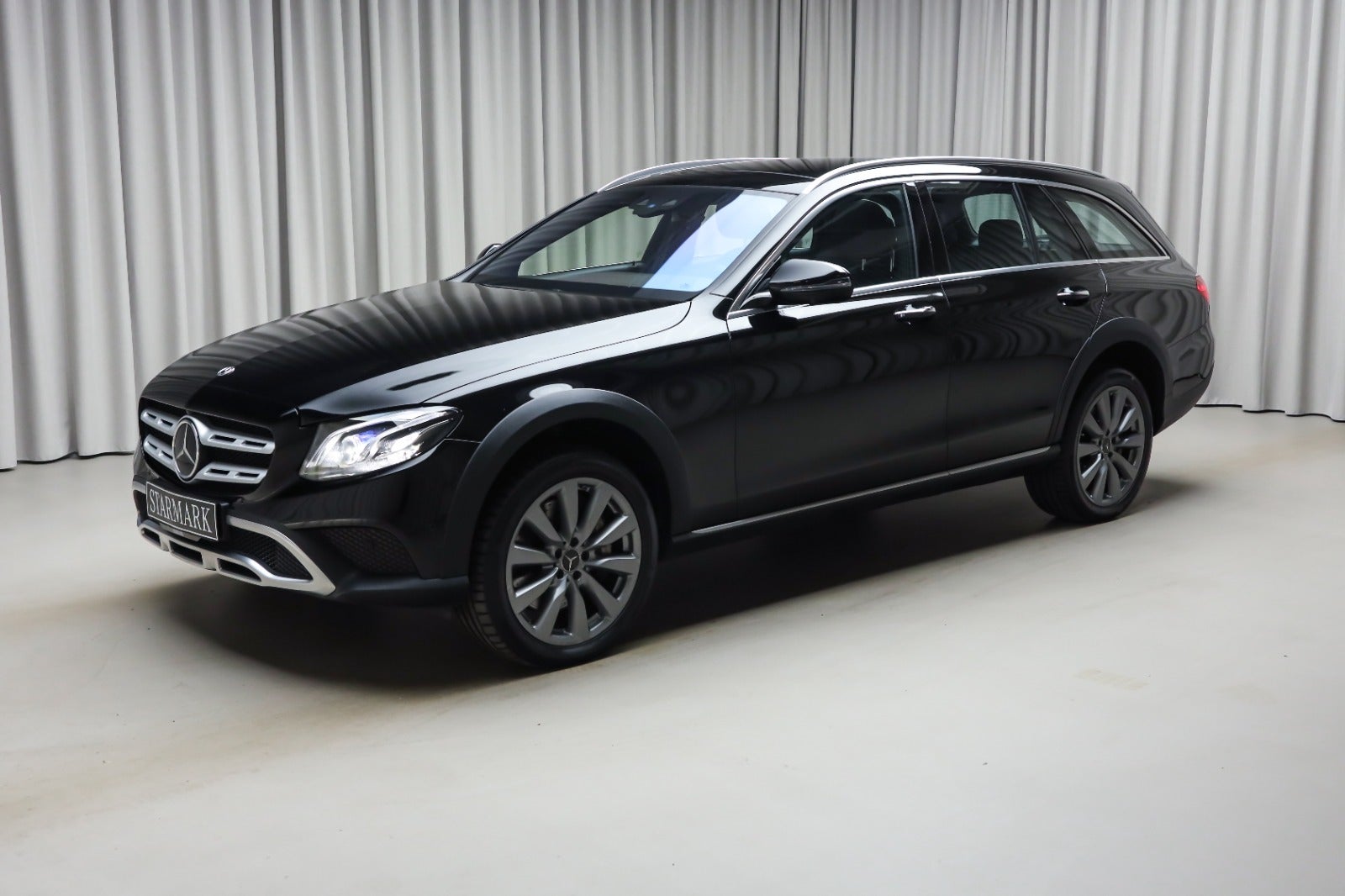 Mercedes-Benz E 400 d (1/8)
