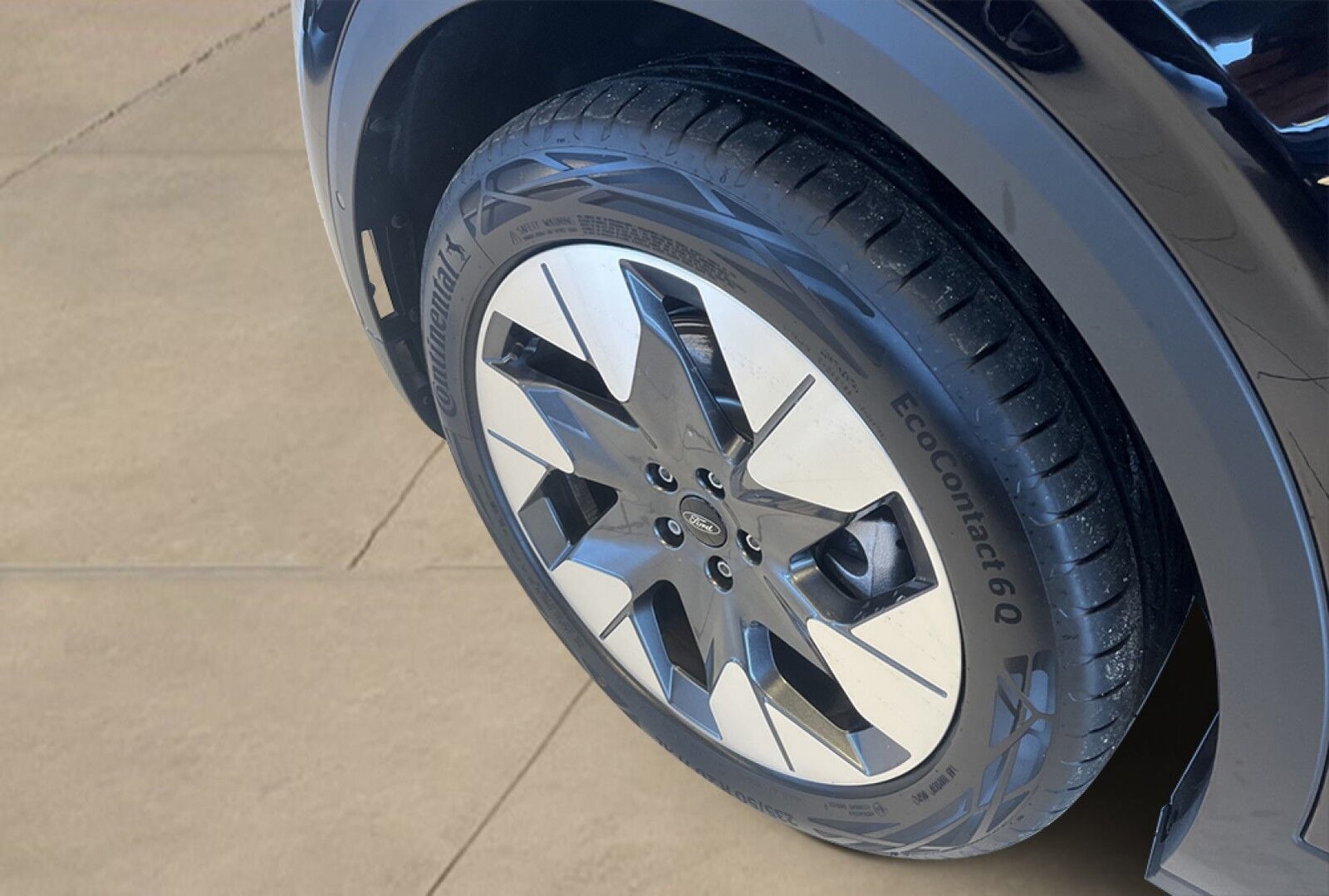 Ford Explorer Premium Extended Range