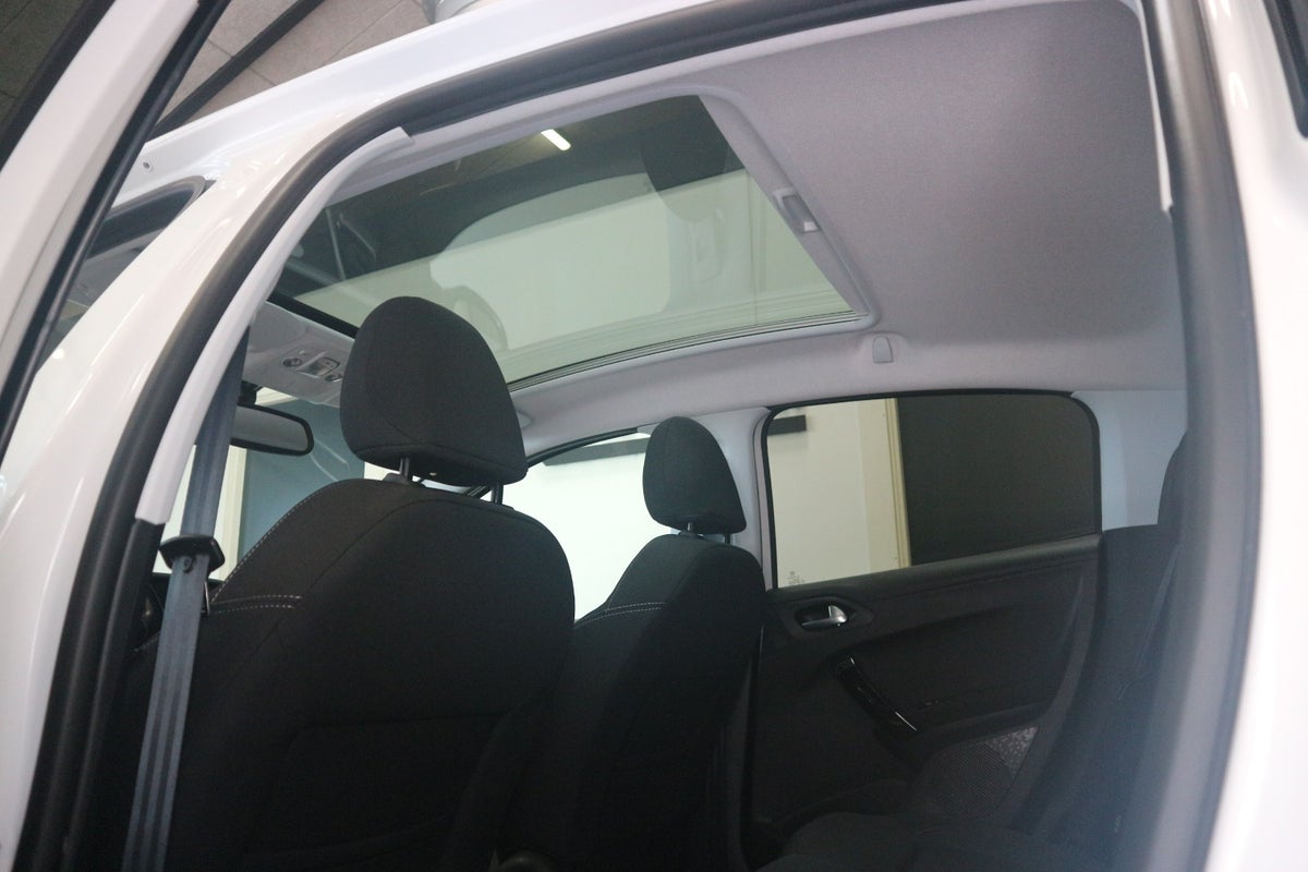 Peugeot 208 PureTech 82 Allure Sky