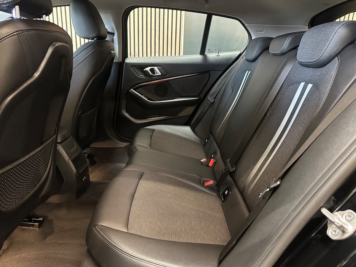 BMW 118i Sport Line aut. BMW 118i Sport Line aut.