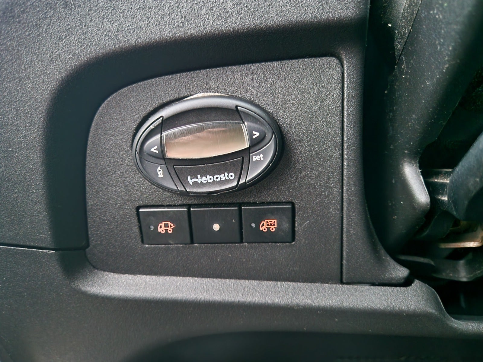 Billede af Iveco Daily 2,3 35S16 Alukasse m/lift AG8