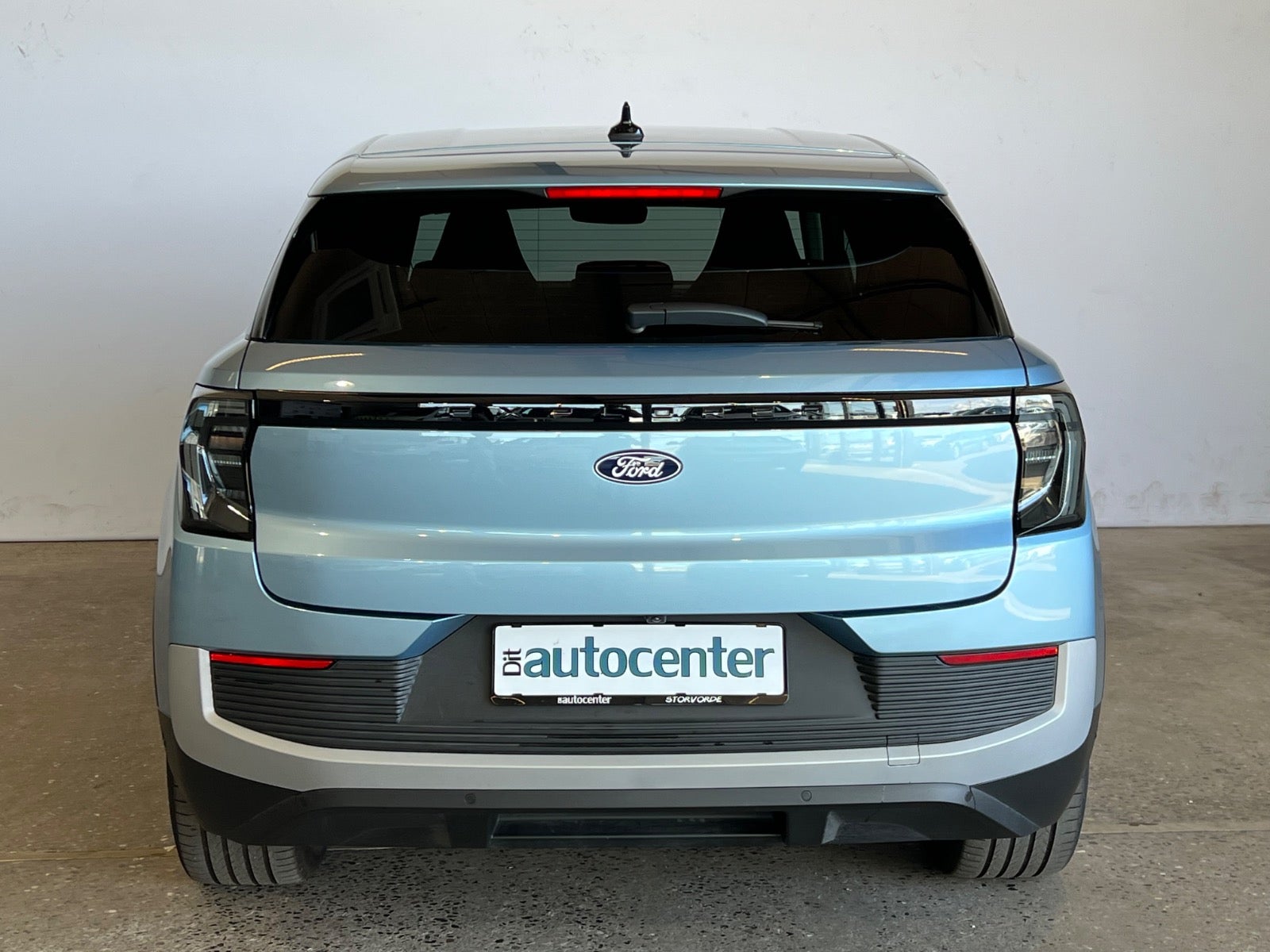 Ford Explorer Premium Extended Range