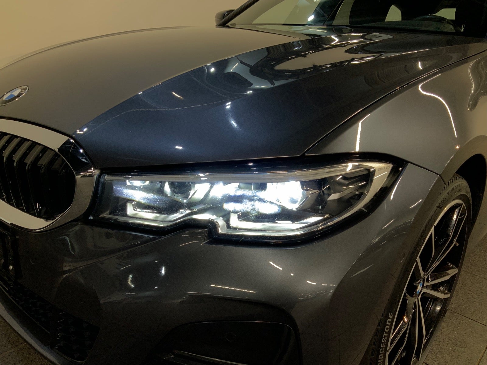 BMW 330e (3/8)